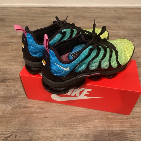 Men’s Nike Air Vaporplus Max - Picture 2 of 7